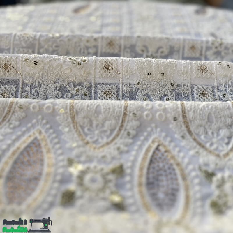 حریر حاشیه دار زمینه سفید — تصویر ۴
