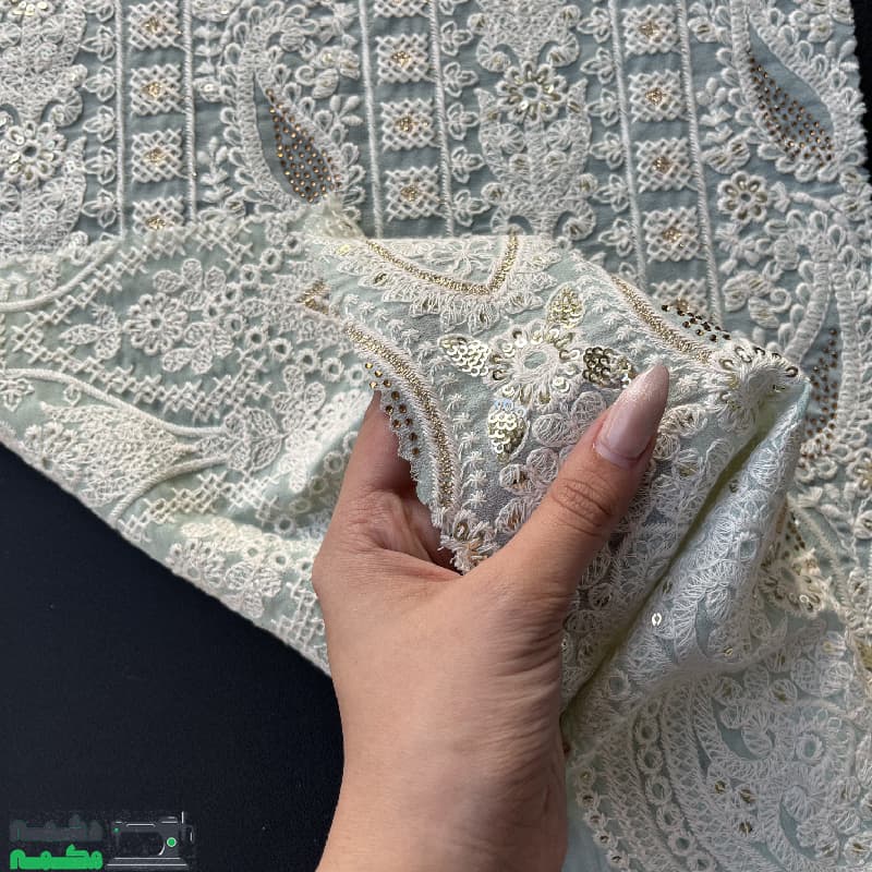 حریر حاشیه دار زمینه سبز روشن — تصویر ۴