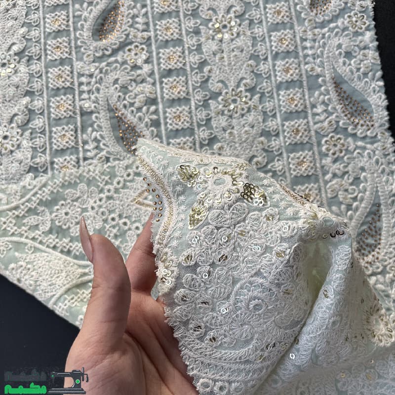 حریر حاشیه دار زمینه سبز روشن — تصویر ۵
