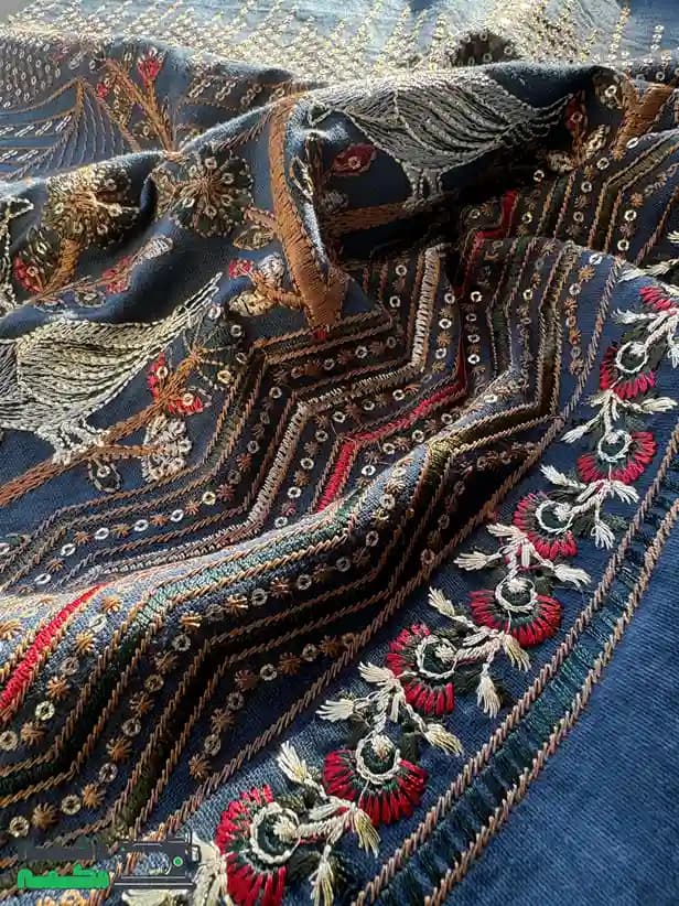 پارچه لینن سوزن دوزی طرح پرنده سرمه ای — تصویر ۴
