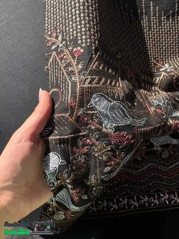 پارچه لینن سوزن دوزی طرح پرنده مشکی — تصویر ۴