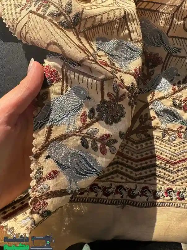 پارچه لینن سوزن دوزی طرح پرنده کرم — تصویر ۴