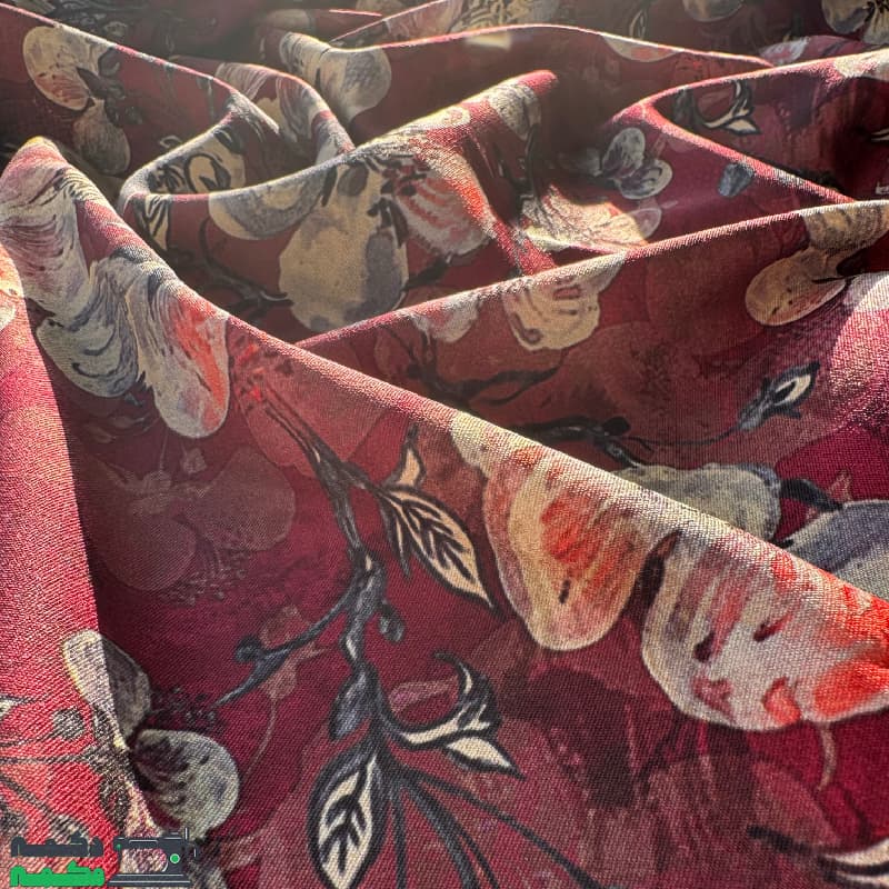 کرپ مازراتی گل دار زمینه شرابی — تصویر ۴