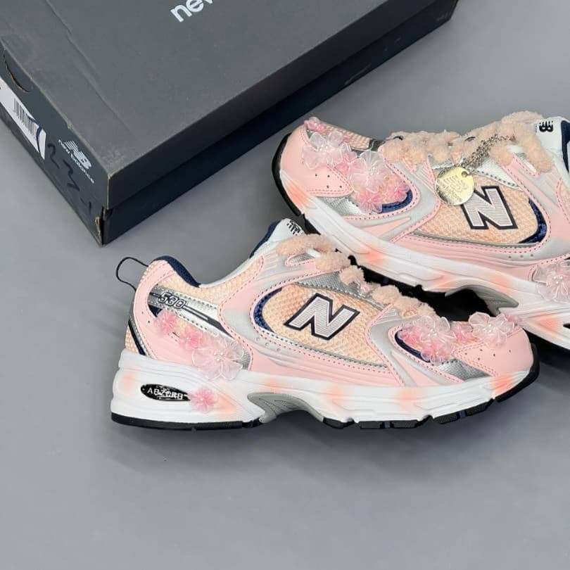 کفش نیو بالانس ۵۳۰ کاستوم صورتی گلدار New Balance 530 Custom Pink Floral — تصویر ۵