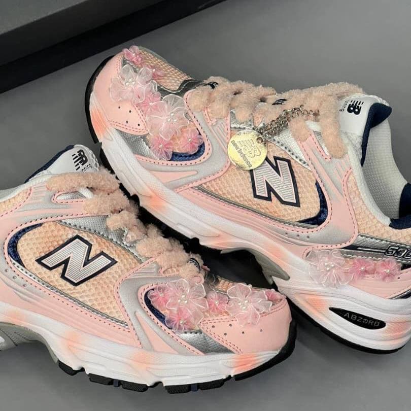 کفش نیو بالانس ۵۳۰ کاستوم صورتی گلدار New Balance 530 Custom Pink Floral — تصویر ۴