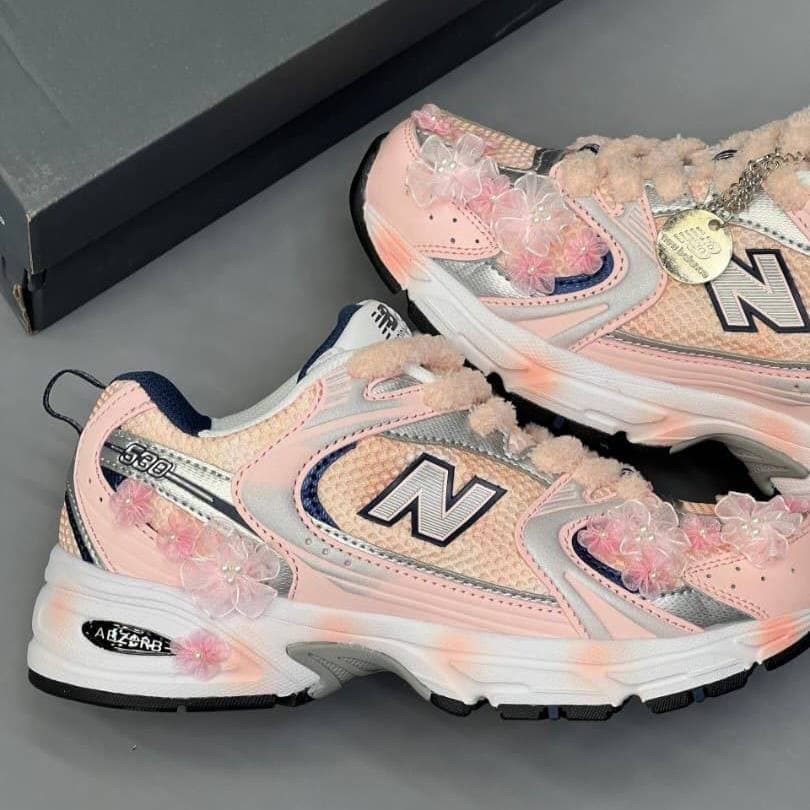 کفش نیو بالانس ۵۳۰ کاستوم صورتی گلدار New Balance 530 Custom Pink Floral — تصویر ۳