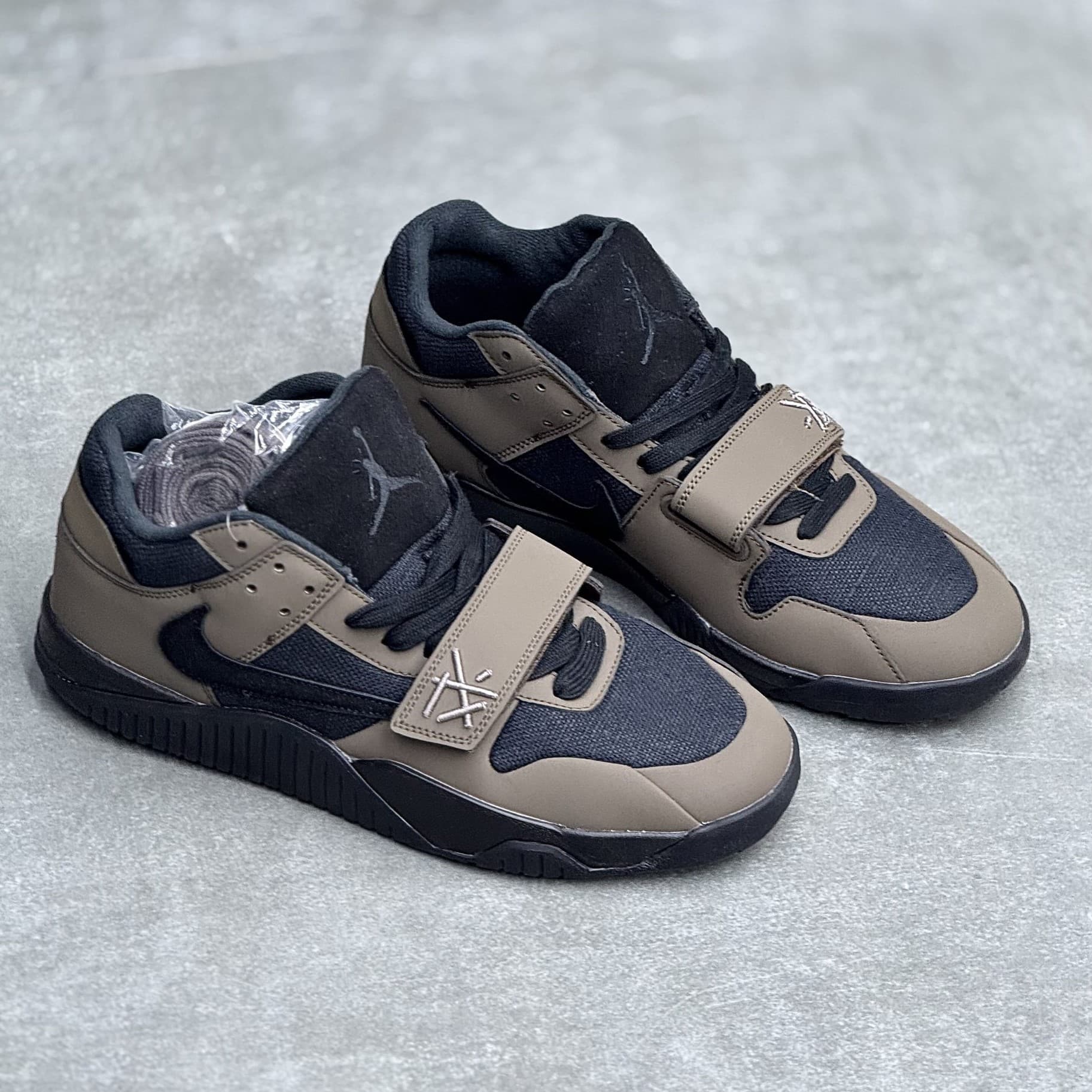 کفش نایک تراویس اسکات جامپمن دارک موکا مشکی قهوهای Nike Travis Scott Jumpman Dark Mocha Black Brown — تصویر ۳