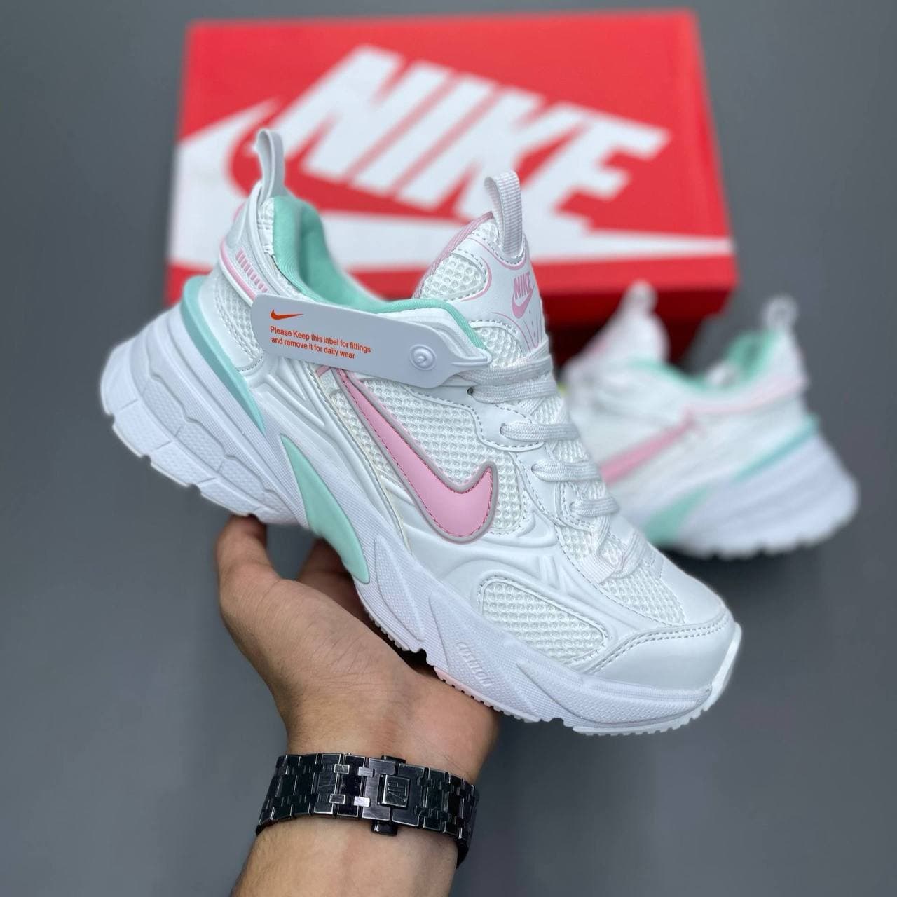 کفش نایک وومرو ۵ سفید صورتی Nike Vomero 5 White Pink — تصویر ۲