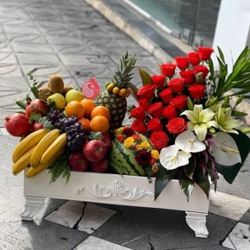 سبد گل شب یلدا برای هدیه به پدر با گلهای رز قرمز و داودی 5077