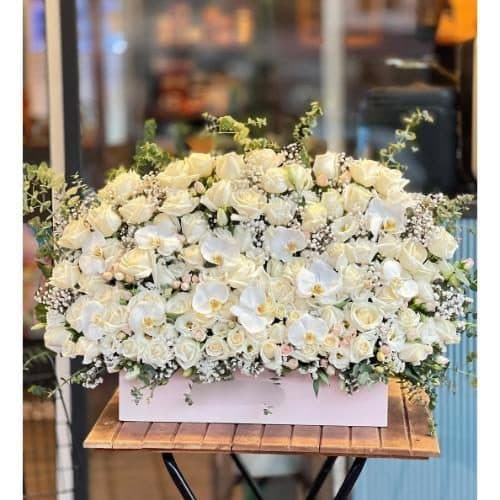 باکس گل شب یلدا برای هدیه به دختر با گل‌های رز و آجیل مخصوص 5014 — تصویر ۲