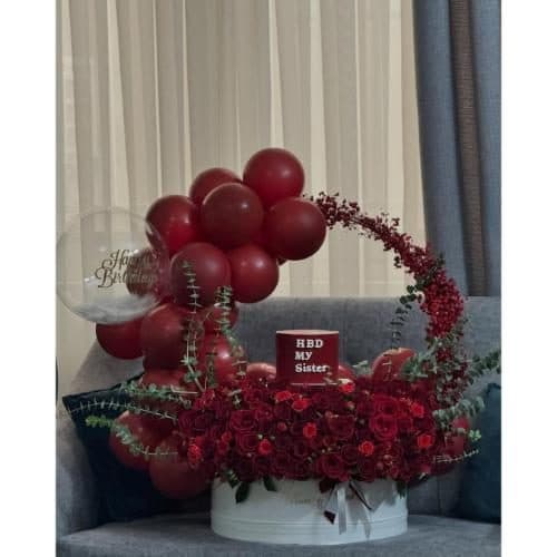 سبد گل شب یلدا با گلهای نرگس و آجیل شب یلدا 5008