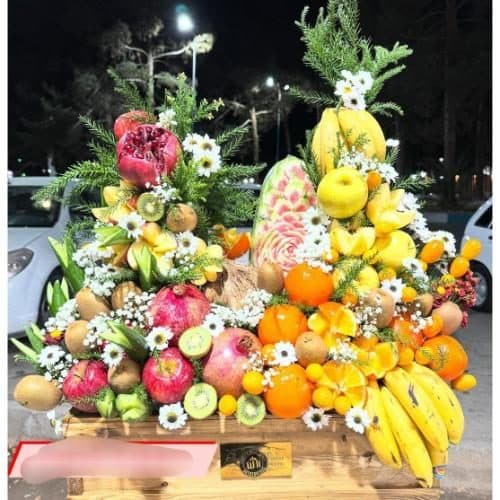 سبد گل شب یلدا با گل‌های رز و آجیل مخصوص شب یلدا برای پدر 4998