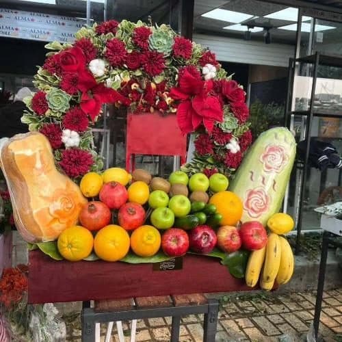 باکس گل شب یلدا برای هدیه به شوهر با گلهای رز و گلهای رنگی 4922 — تصویر ۲