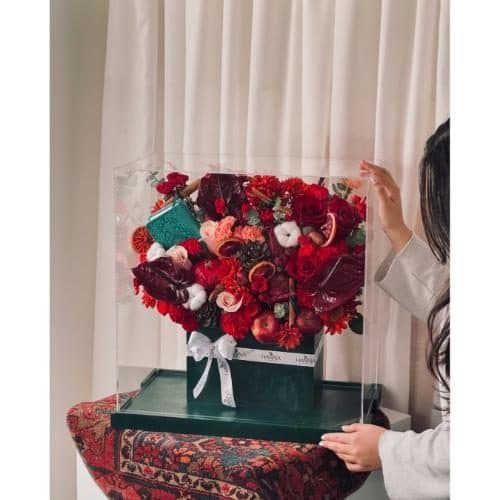باکس گل شب یلدا برای دختر با گلهای رز و گلهای مینیاتوری 4903 — تصویر ۲