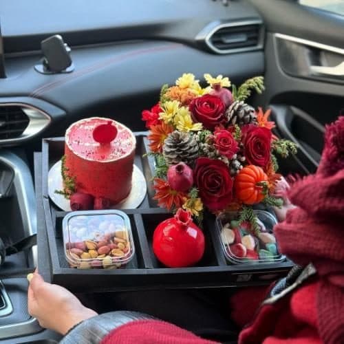 باکس گل شب یلدا برای شوهر با گل‌های مینیاتوری 4890