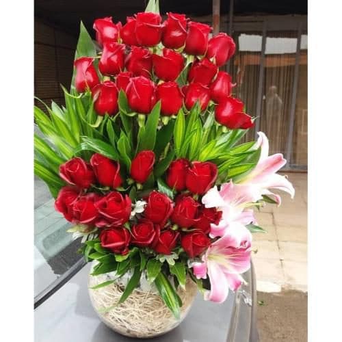سبد گل گل عروس و مخلصه برای روز زن 4761 — تصویر ۲