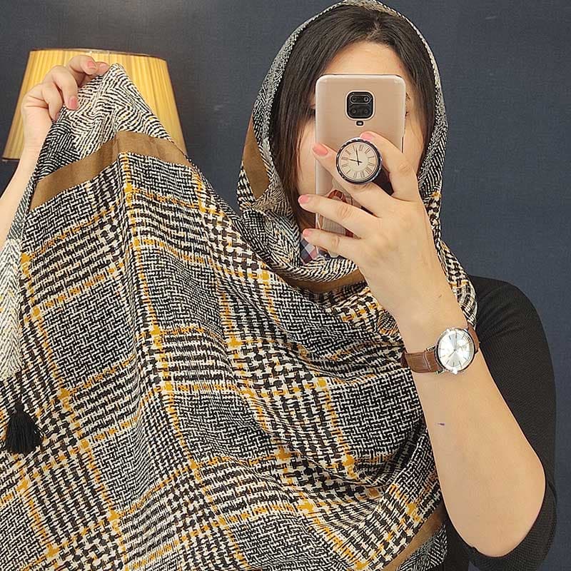 شال طرح دار حاشیه قهوای