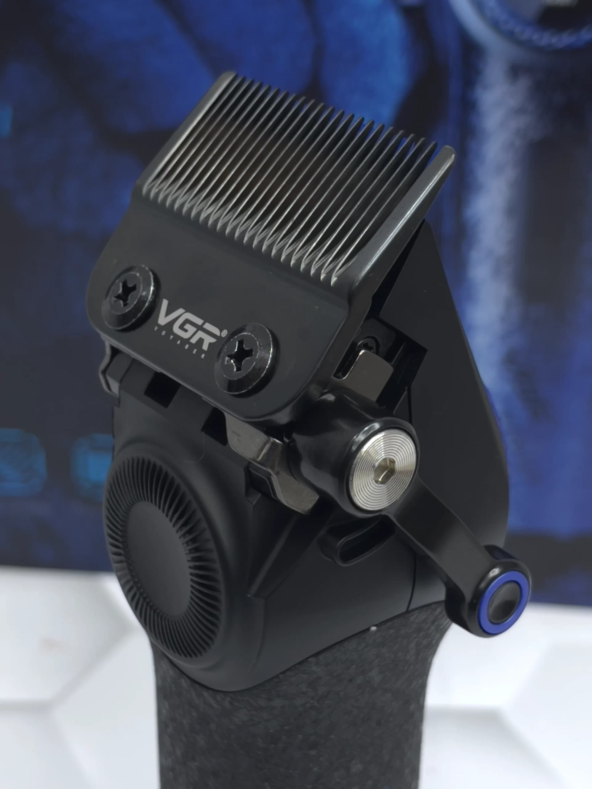 ماشین اصلاح حجم‌زن وی جی آر مدل V-001 Blue Edition — تصویر ۴