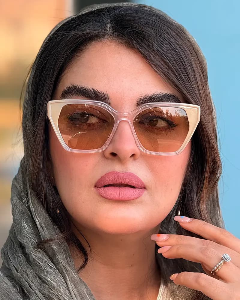 عینک آفتابی زنانه میرا اوتلت مدل MIRA 8820 OUTLET — تصویر ۳