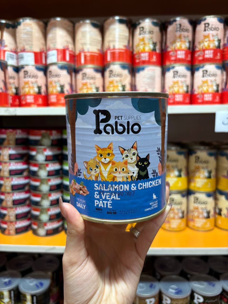 کنسرو ۸۰۰ گرمی پابلو گربه با طعم مرغ و گوشت و ماهی سالمون
