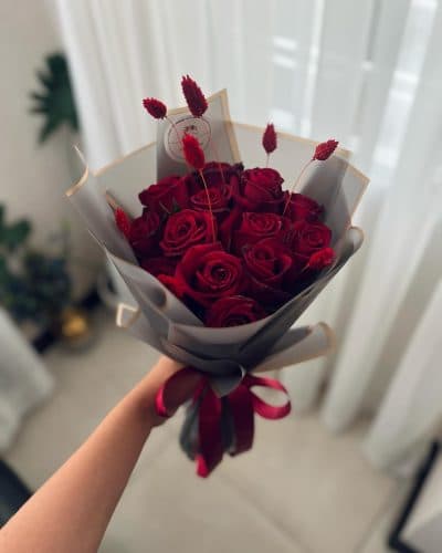 شاخه گل روز زن