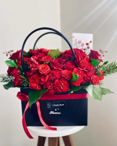 دسته گل رز در شب یلدا
