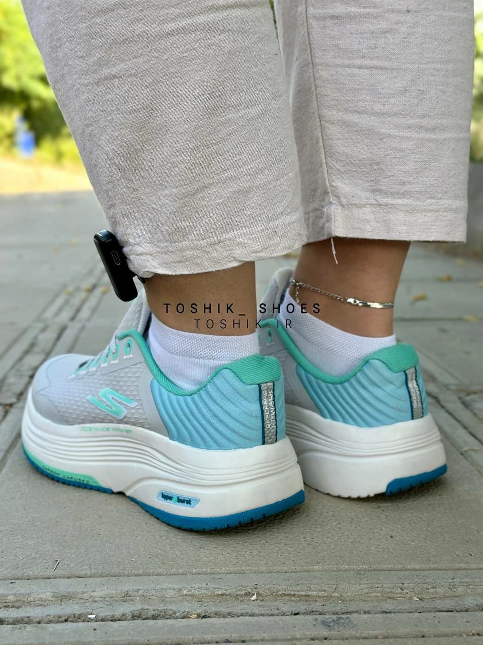 کتونی اسکیچرز DISTANCE WALKER 2023 – 4 رنگ طوسی — تصویر ۴
