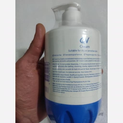 کرم مرطوب کننده پمپی کیو وی QV پوست خشک 500 گرم — تصویر ۳