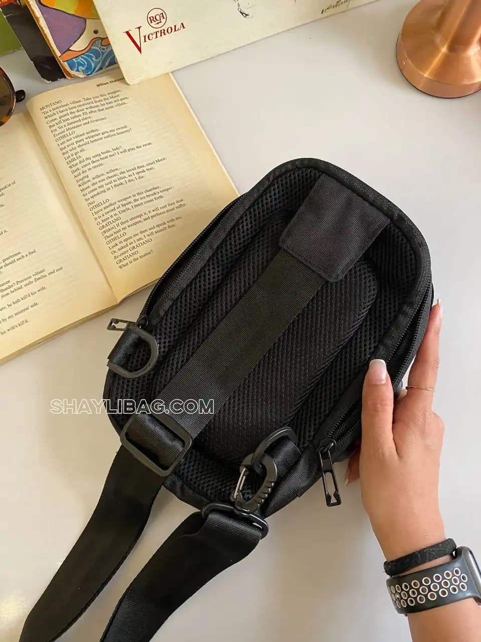 کراسبادی قفل دار زنانه و مردانه مدل مایکی — تصویر ۴