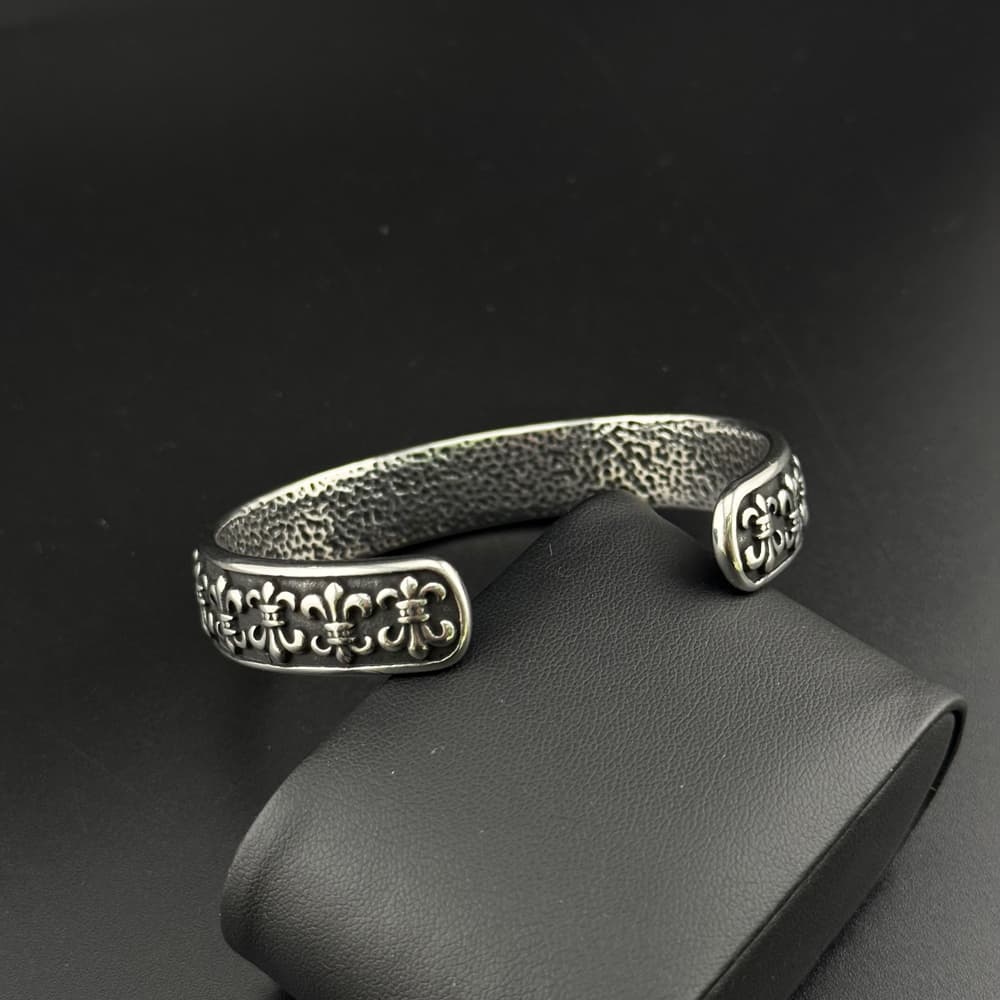 دستبند بنگل مردانه طرح کروم هارتز (Chrome Hearts) — تصویر ۲