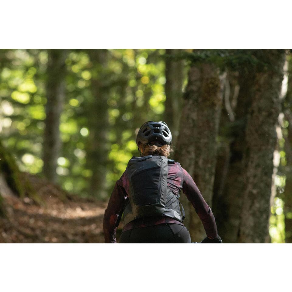 کوله دوچرخه کوهستان rockrider – 7 لیتر- مشکی- explore — تصویر ۵