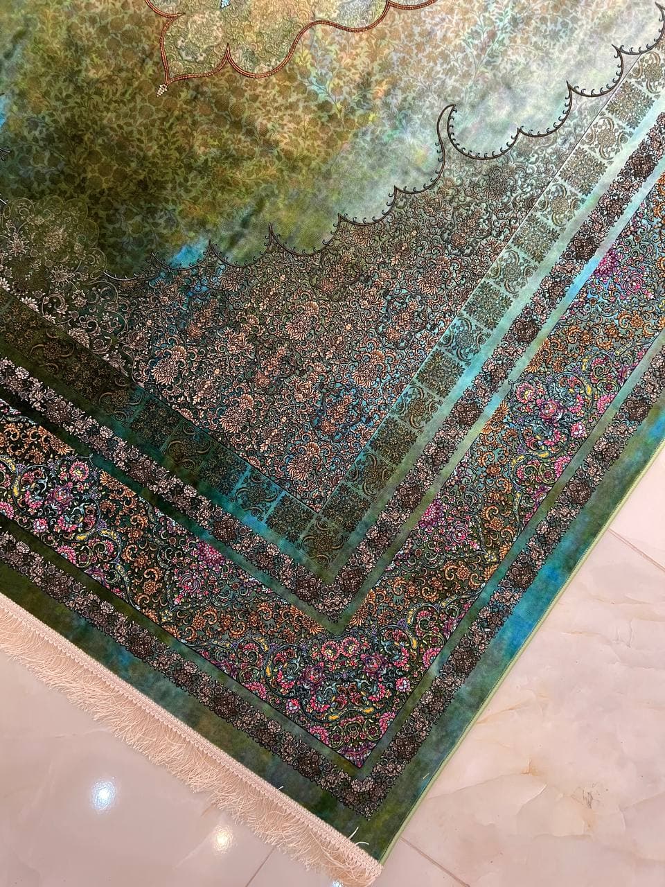 فرش طرح دستباف کد 102050 سبز 1200 شانه — تصویر ۴