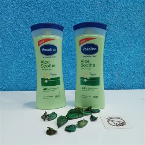 لوسیون بدن وازلین آلوئهورا مدل Aloe Soothe | Vaseline Intensive Care — تصویر ۳