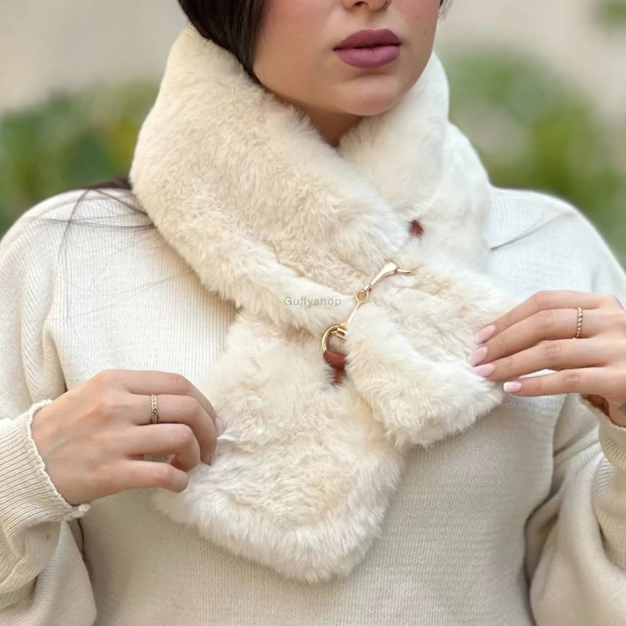 شال گردن خز سگک دار — تصویر ۴