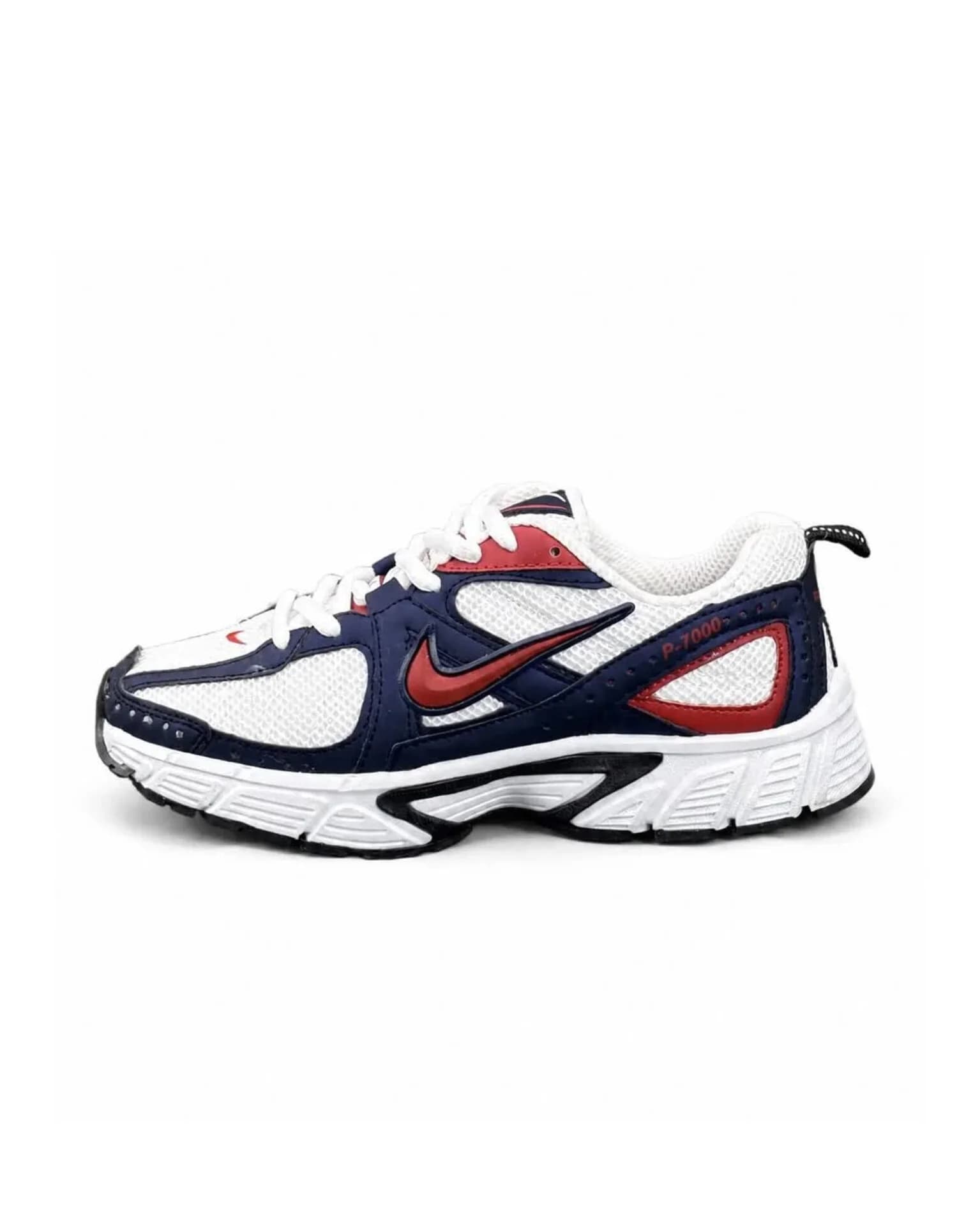 کفش کتانی مردانه رانینگ مدل نایکی P7000 سفید سرمه ای قرمز Nike P7000