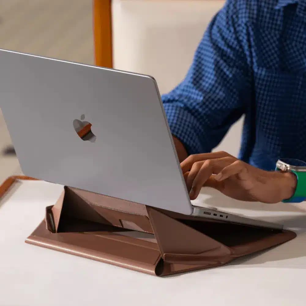 کاور و استند لپ‌تاپ ۱۴ اینچی مافت مدل MOFT Laptop Carry Sleeve – رنگ مشکی — تصویر ۷