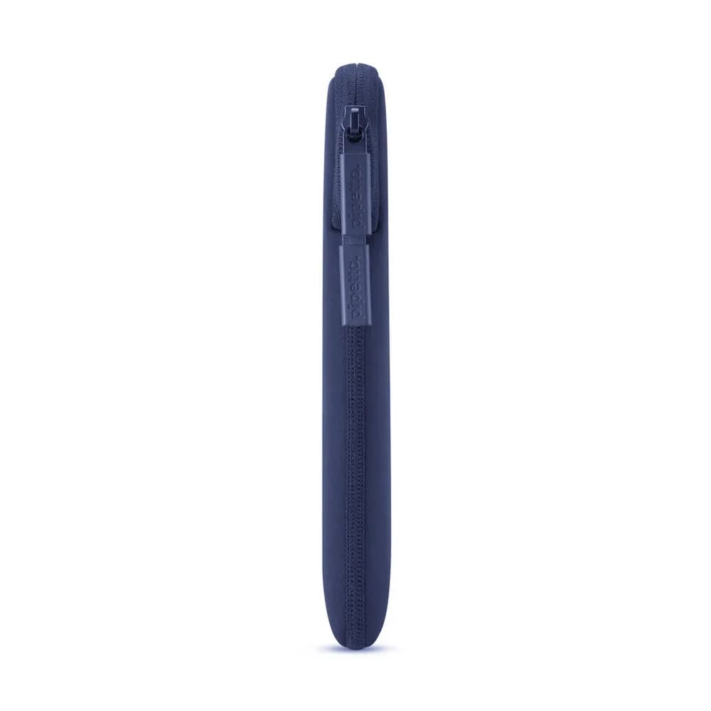 کاور لپ تاپ ۱۳ و ۱۴ اینچ پیپتو مدل Pipetto Classic Fit Sleeve رنگ آبی تیره — تصویر ۴