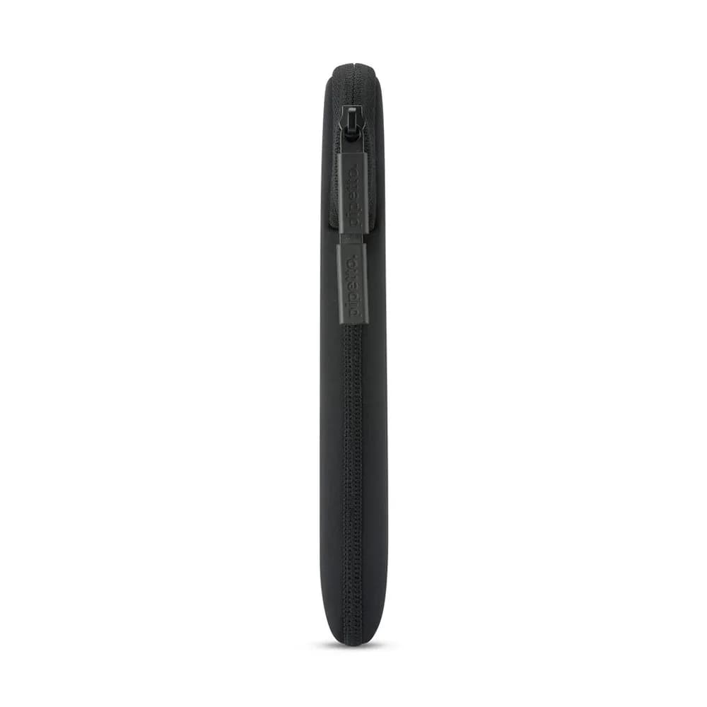 کاور لپ تاپ ۱۳ و ۱۴ اینچ پیپتو مدل Pipetto Classic Fit Sleeve رنگ مشکی — تصویر ۳