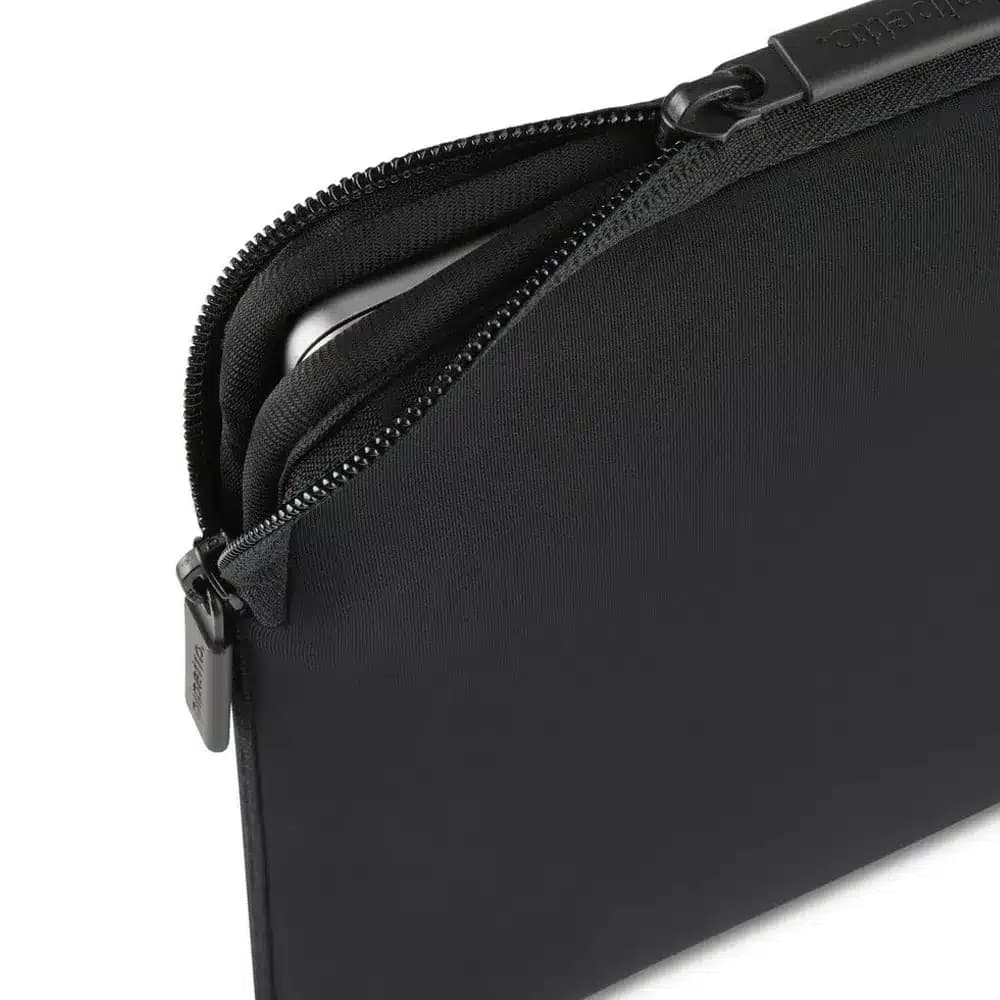 کاور لپ تاپ ۱۳ و ۱۴ اینچ پیپتو مدل Pipetto Classic Fit Sleeve رنگ مشکی — تصویر ۵