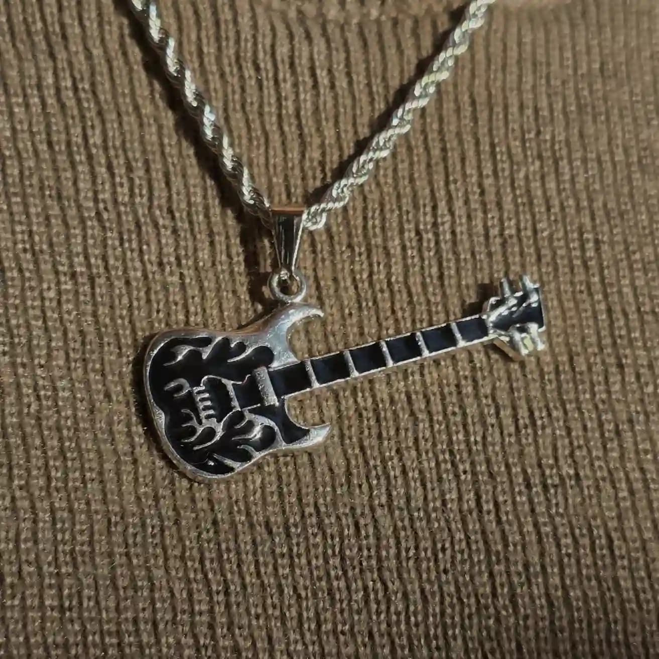 گردنبند گیتار الکتریک آتیشی 🎸🔥 — تصویر ۲