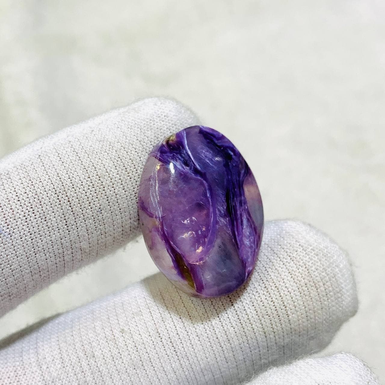نگین چاروئيت طبيعى اصل سایز 25*18 میلیمتر — تصویر ۴