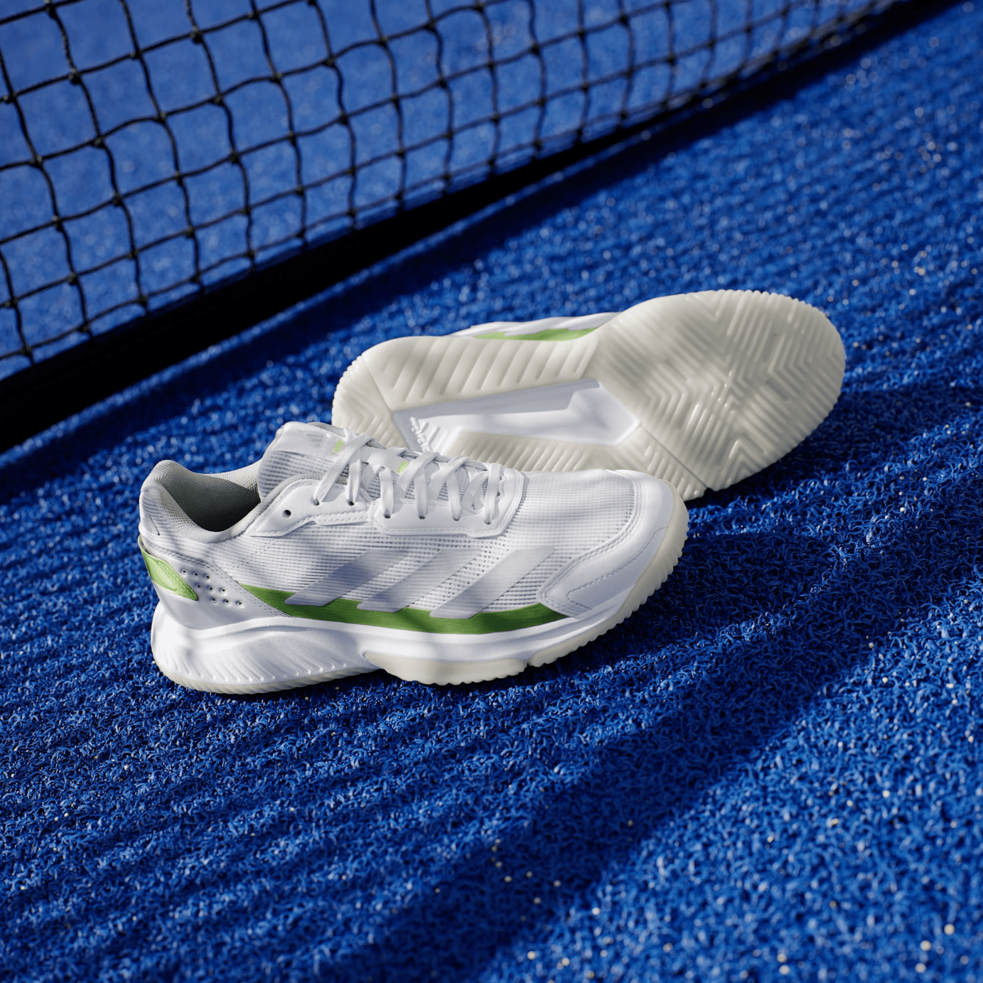 کفش پدل زنانه آدیداس – ADIDAS Courtquick Padel Shoes – سفید/سبز — تصویر ۴