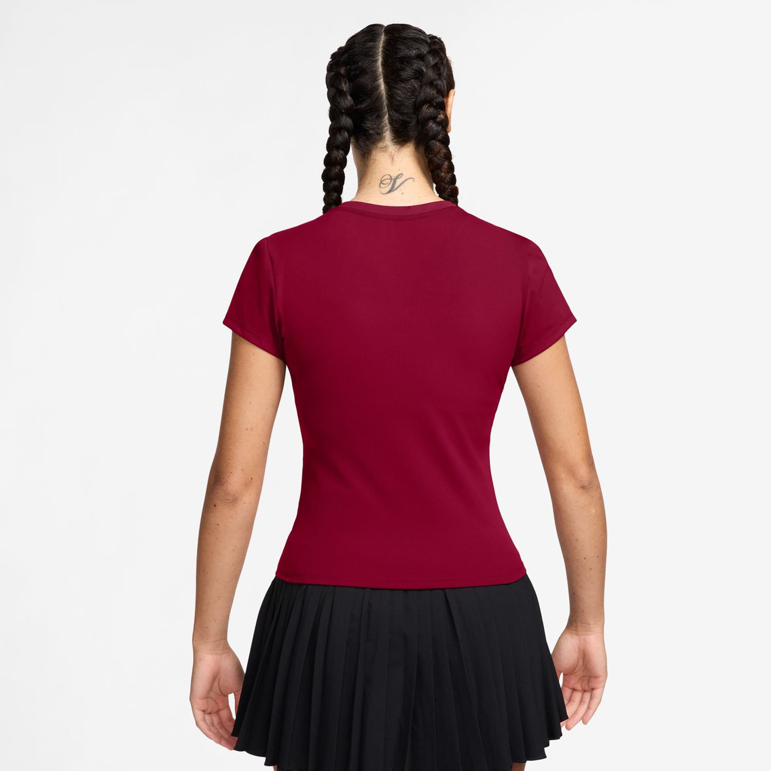 تی شرت تنیس زنانه نایک NikeCourt Advantage Dri-FIT – زرشکی — تصویر ۵