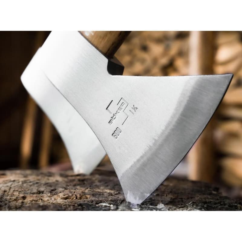 تبر کوچک بوکر پلاس مدل Appalachian Axe | تبر دستی با تیغه فولاد کربنی | دسته چوبی طبیعی | مناسب کمپینگ و طبیعت گردی | Boker Plus Compact Hatchet — تصویر ۲