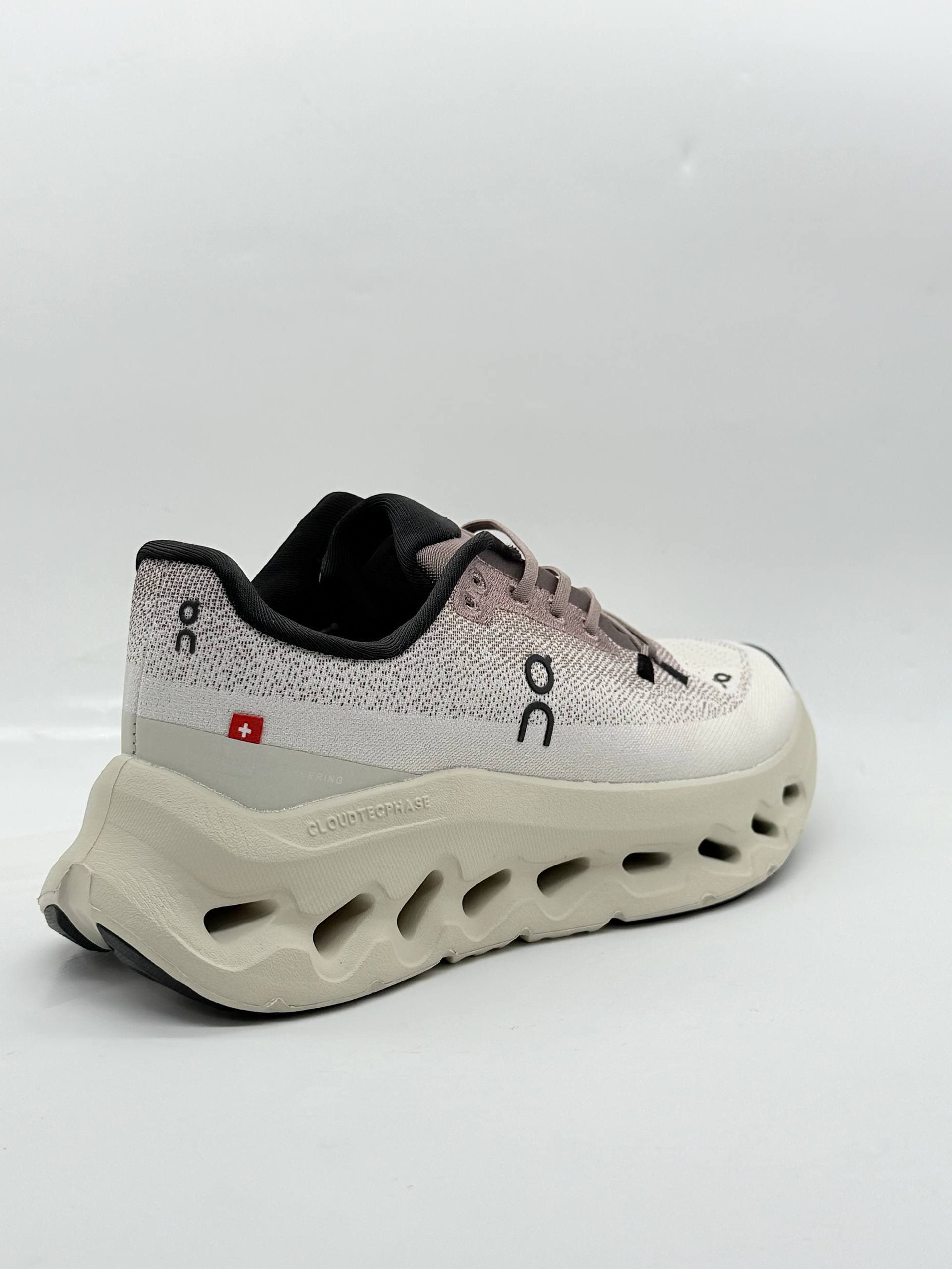 کفش on cludmonster کرم قهوه ای Shoes on cloudmonster beige brown — تصویر ۵