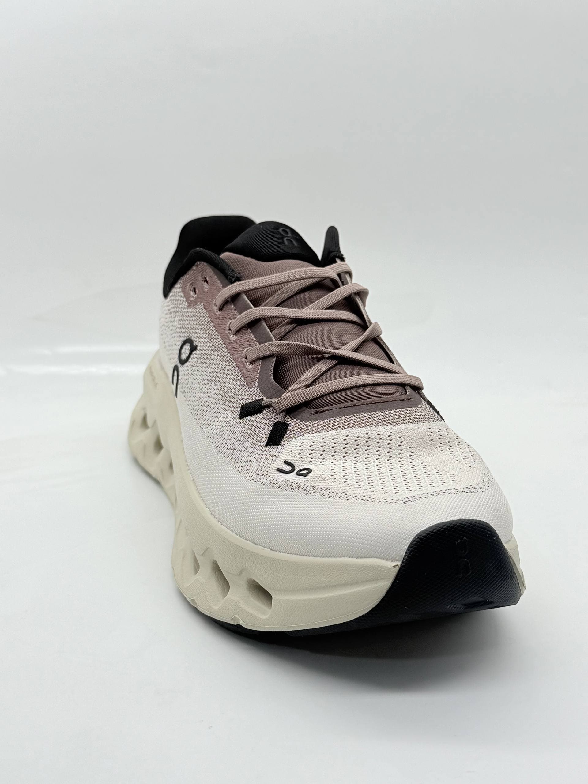 کفش on cludmonster کرم قهوه ای Shoes on cloudmonster beige brown — تصویر ۴