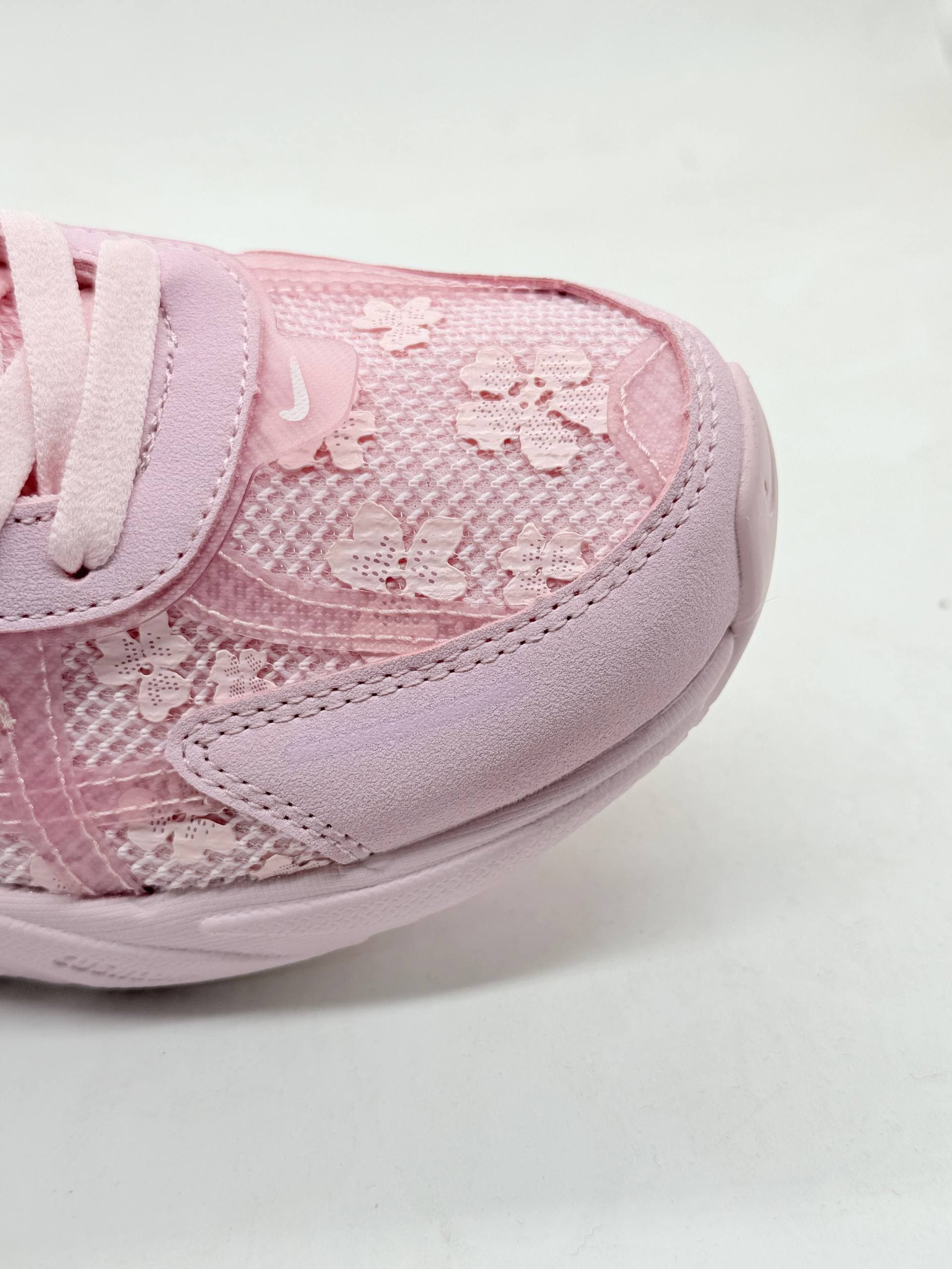 کفش نایک وی تو کی صورتی Nike V2K pink shoes — تصویر ۴