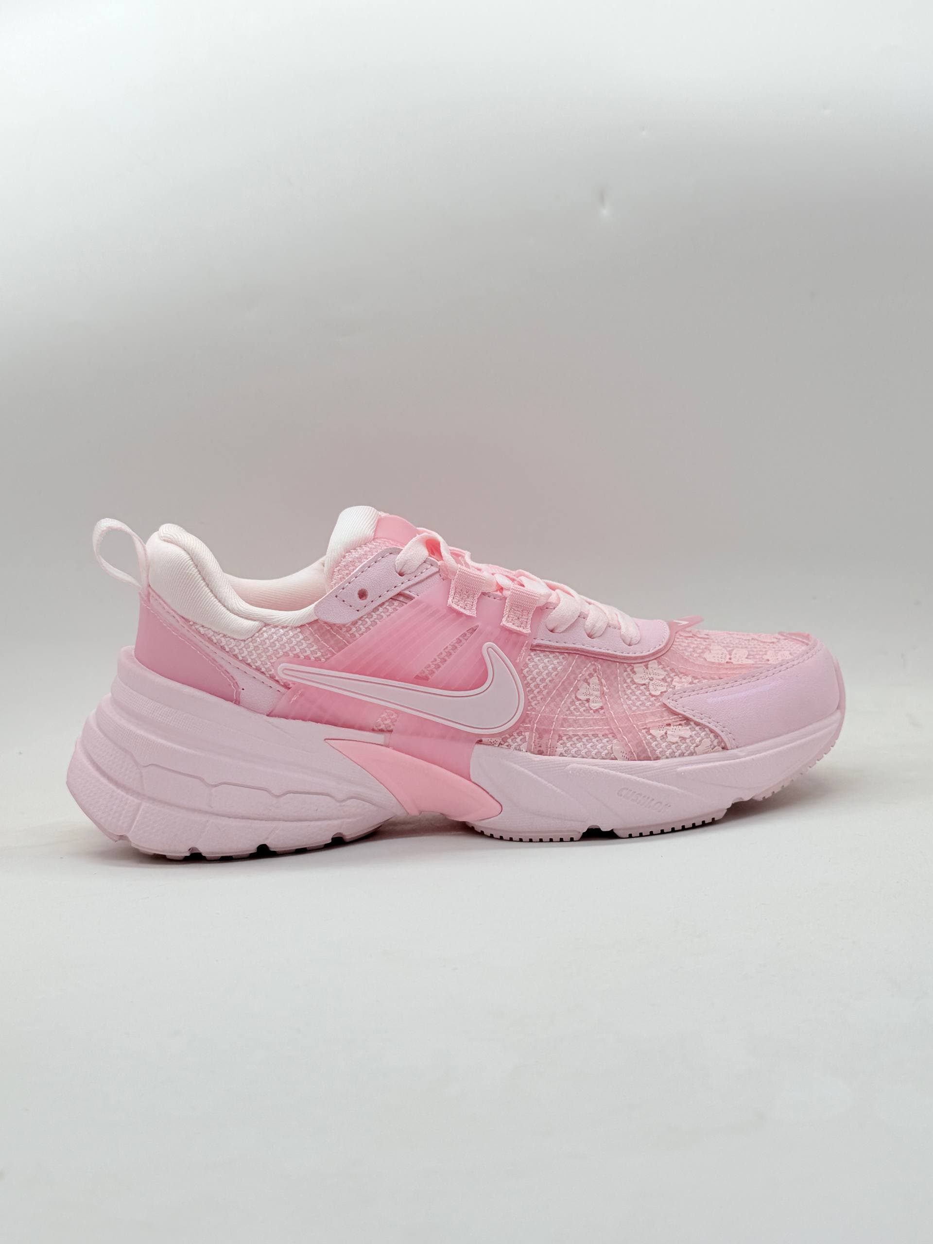 کفش نایک وی تو کی صورتی Nike V2K pink shoes