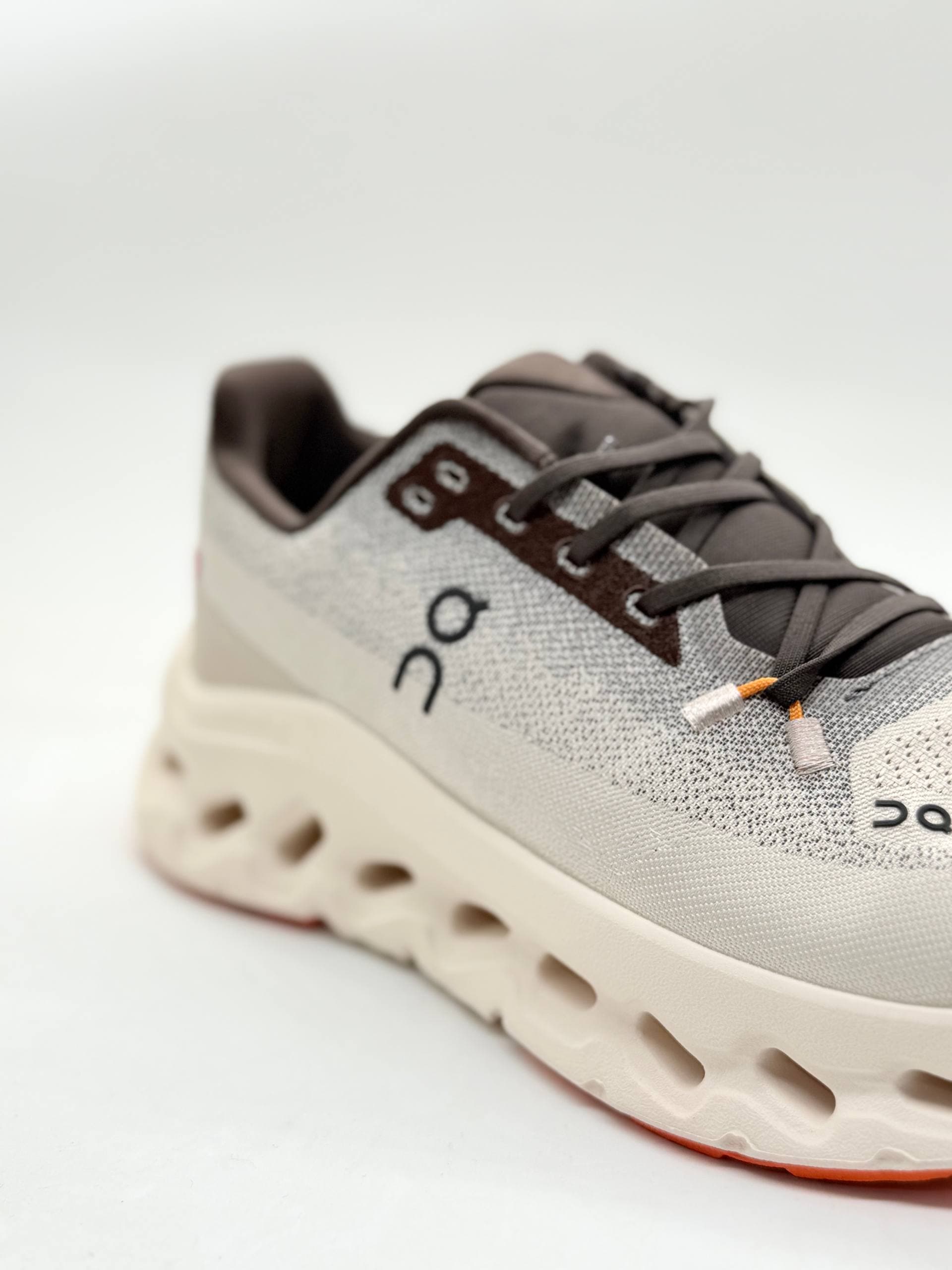 کفش on cludmonster کرمی Shoes on cloudmonster beige — تصویر ۴