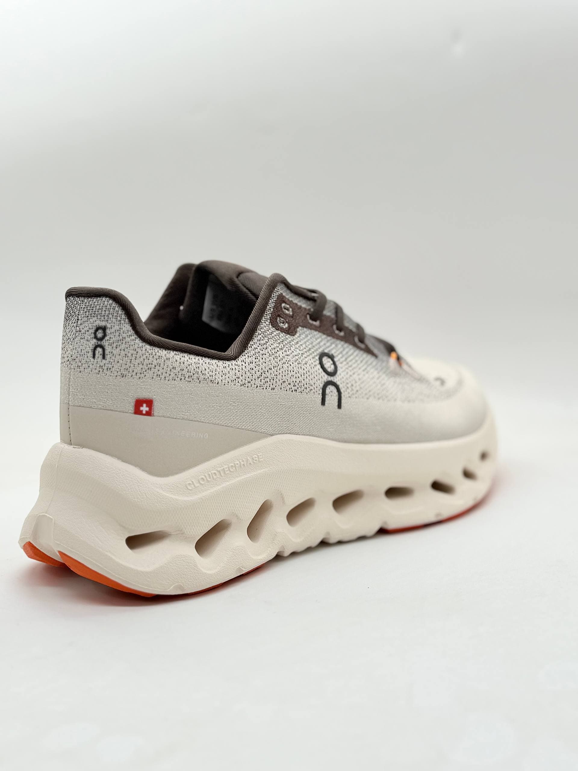 کفش on cludmonster کرمی Shoes on cloudmonster beige — تصویر ۷